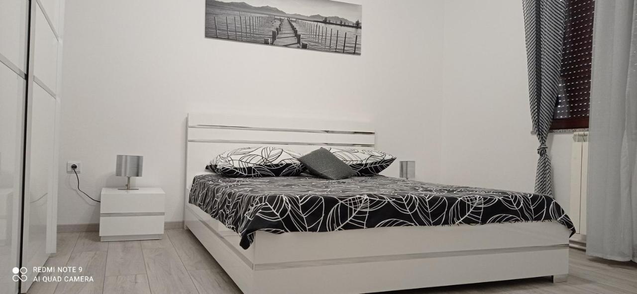Viktor Rooms And Apartments Ровинь Экстерьер фото
