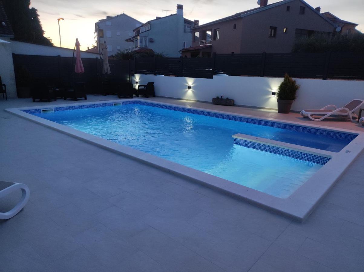 Viktor Rooms And Apartments Ровинь Экстерьер фото