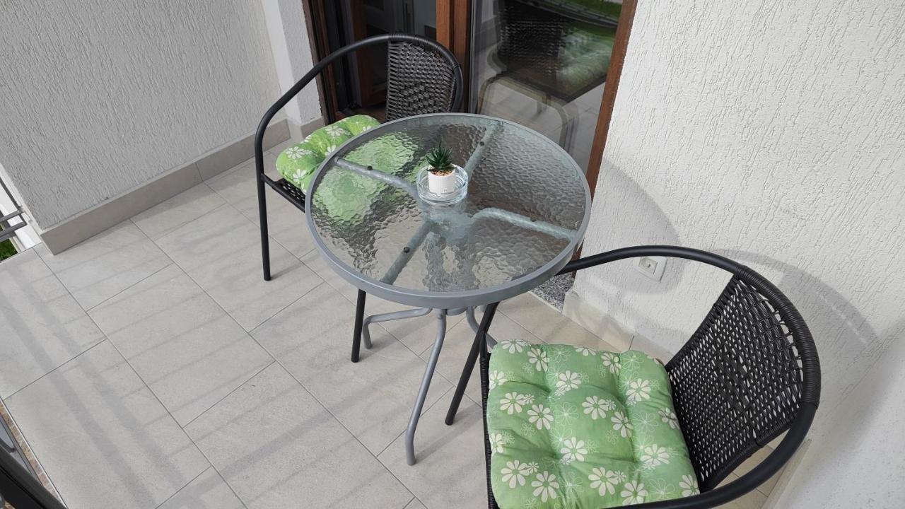 Viktor Rooms And Apartments Ровинь Экстерьер фото