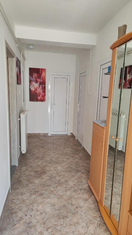 Viktor Rooms And Apartments Ровинь Экстерьер фото